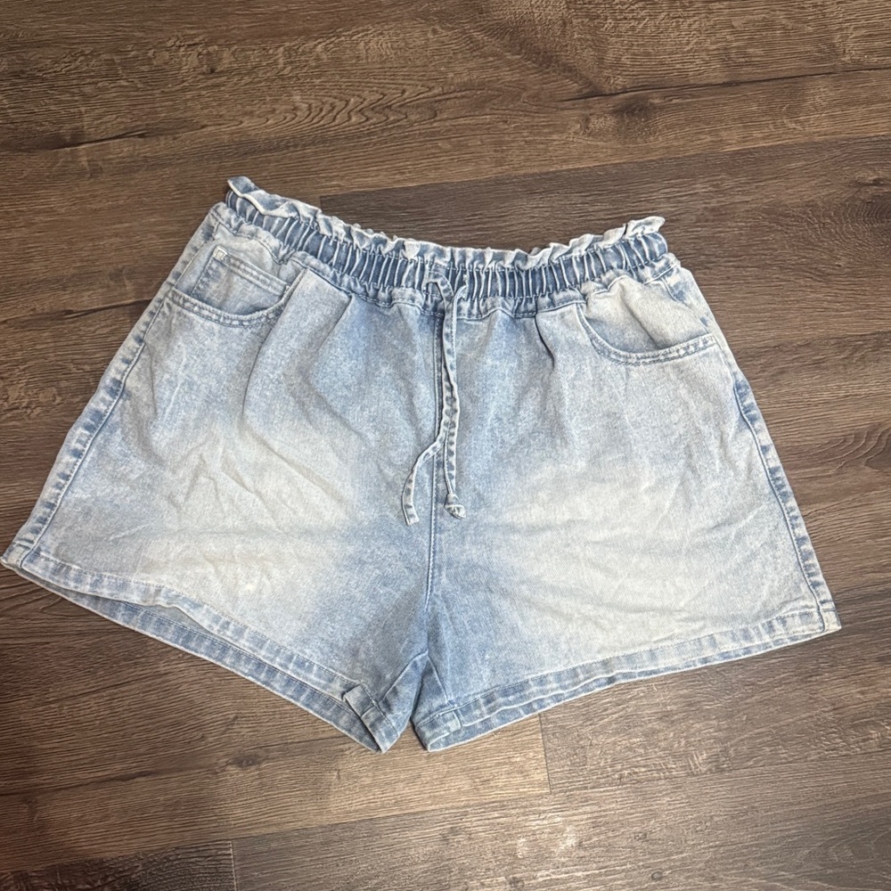 Time and Tru Light Wash Jean Shorts